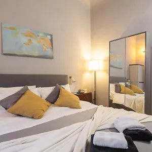 Tornabuoni - In Old Town Center Apartment